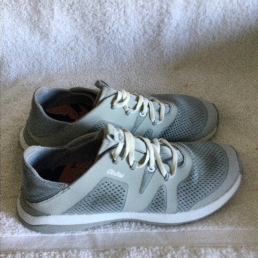 Olukai Huia women athletic sneakers shoes pale gray size 9 US/39 EUR/7 UK